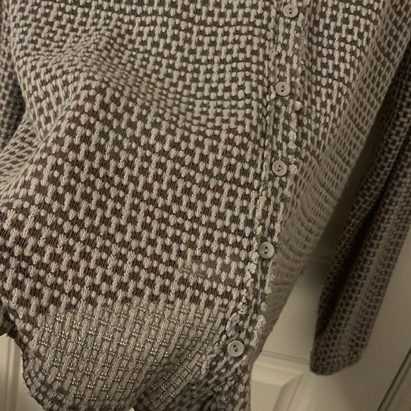 Umgee Tops Women Small Gray & Ivory Soft Boxy Hi Low Shirt Loose Waffle V Neck - Picture 8 of 9